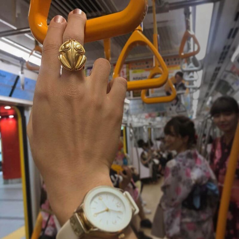 atteza rana gold ring at metro station